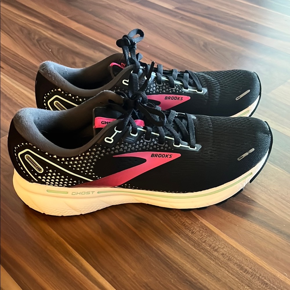 Women’s Brooks Black and Pink Ghost Athletic Shoes Cushioned Midsole size 11
